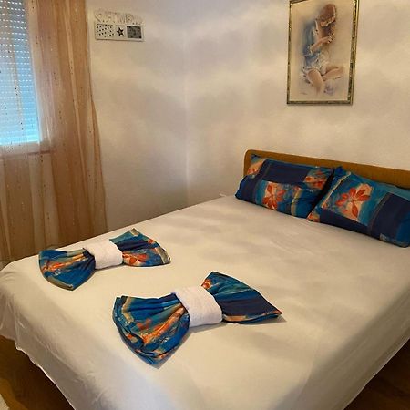 Guest House Kruna Ulcinj Esterno foto
